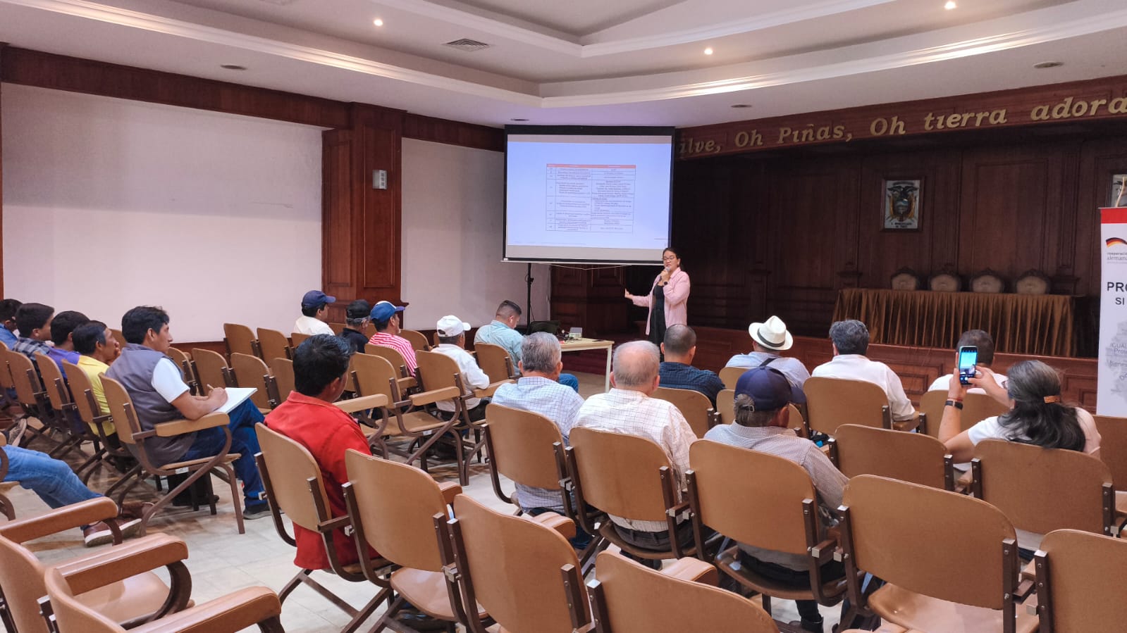 Presentación en el auditorio de Piñas
